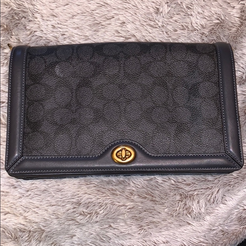 Signature Riley Crossbody